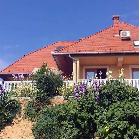 Im Og Mit Westausrichtung Und Balkon Apartment